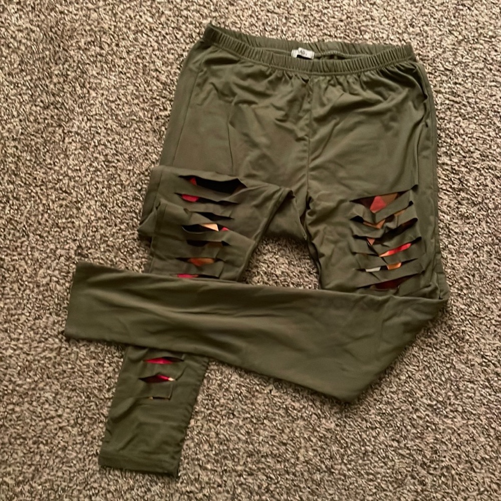 Unique “Ripped” Leggings